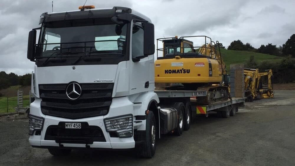 Tulip transporter with digger onboard