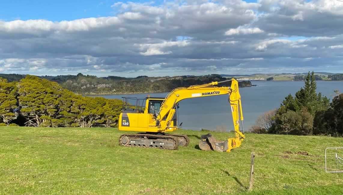 Tulip Hire KOMATSU digger onsite