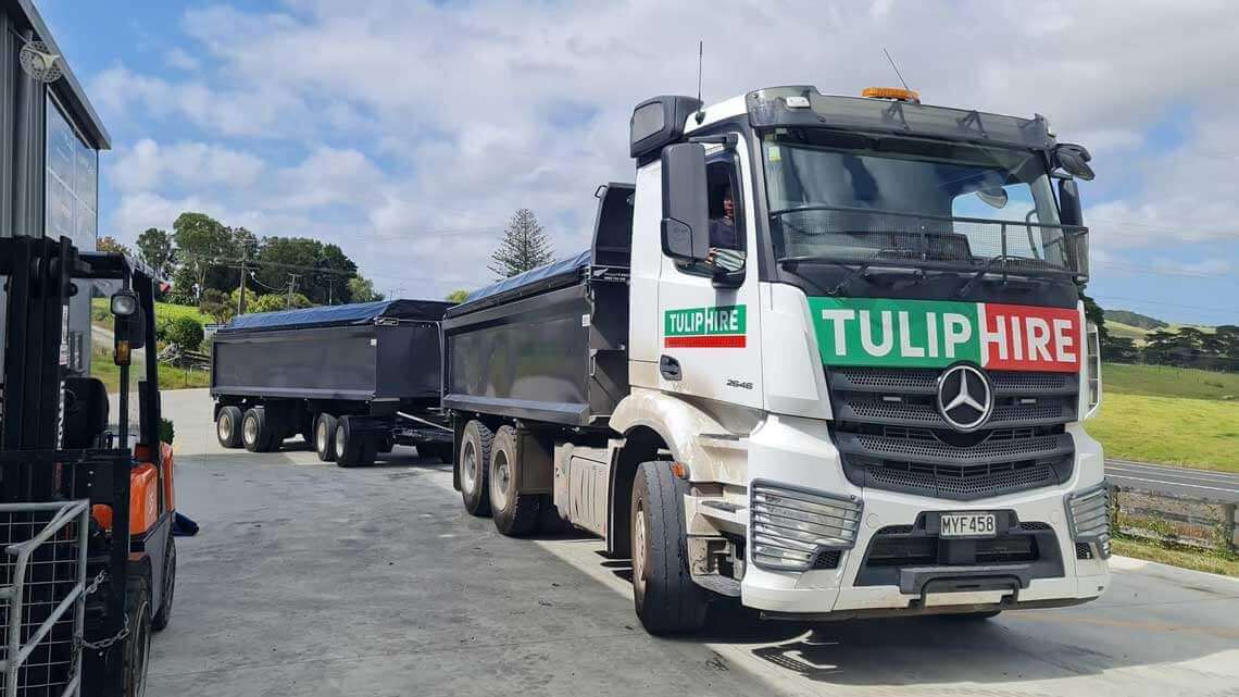 Tulip aggregate truck and trailer