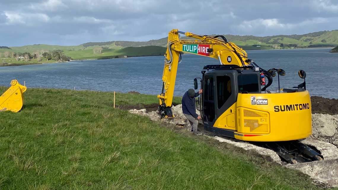 Tulip Hire onsite SUMITOMO digger